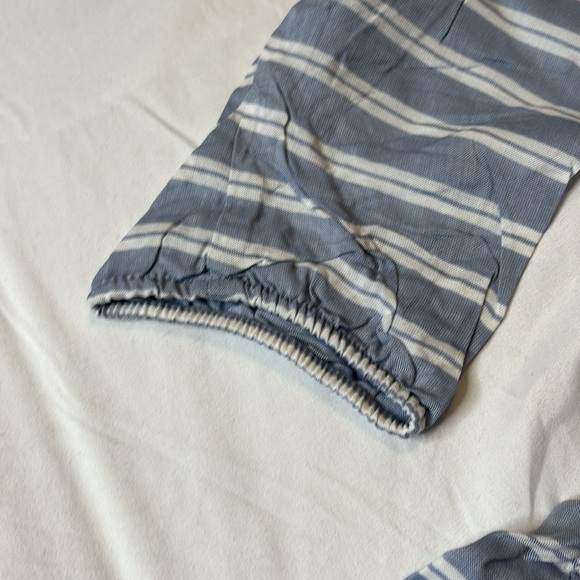 NWT Women’s Medium Jumpsuit Forever 21 Low Cut Front With Sorts Long Sleeve Blue - Picture 6 of 8